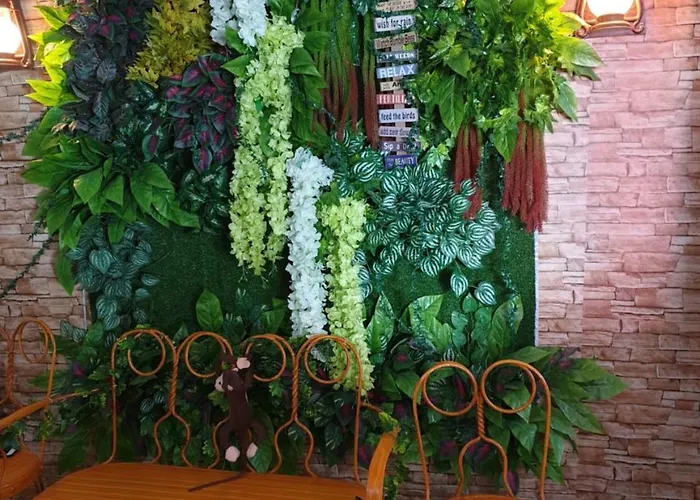 Hostel Gardenpod + Cafe